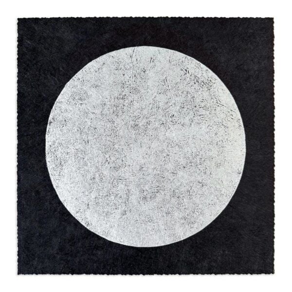Veskor Cassiopeia CENTRAL MOON Linoldruck | 22 × 22 cm | Silber auf Schwarz von Veskor Cassiopeia