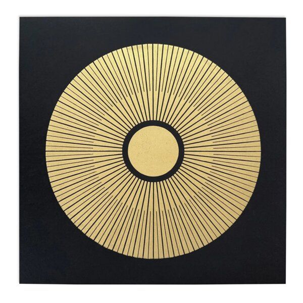 Veskor Cassiopeia CENTRAL SUN Sonnen Linoldruck | 50 × 50 cm | Gold auf Schwarz von Veskor Cassiopeia