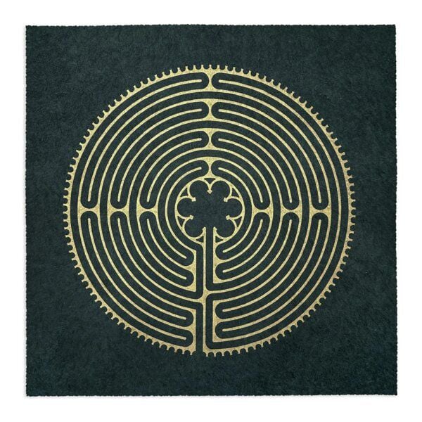 Veskor Cassiopeia LABYRINTH VON CHARTRES der Kathedrale Notre-Dame Linoldruck | 40 × 40 cm | Gold auf Smaragdgrün von Veskor Cassiopeia