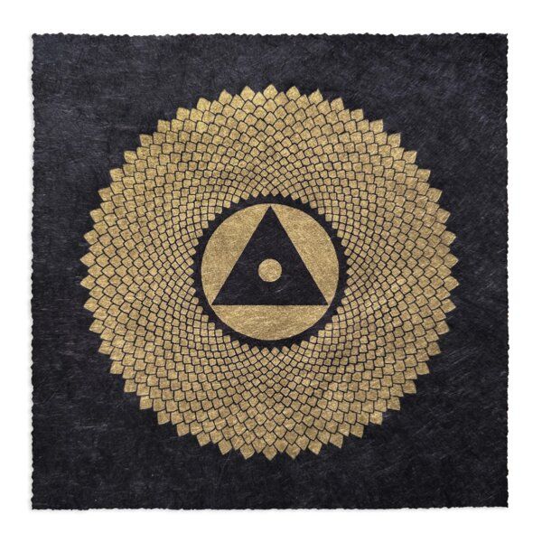 Veskor Cassiopeia SAHASRĀRA Chakra-Meditations-Linoldruck | 22 × 22 cm | Gold auf Schwarz von Veskor Cassiopeia