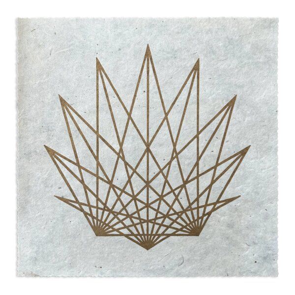 Veskor Cassiopeia STAR SHELL Heilige Geometrie Linoldruck | 22 × 22 cm | Gold auf Naturweiß von Veskor Cassiopeia