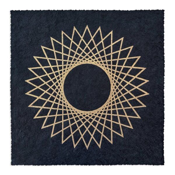Veskor Cassiopeia STERN POLYGON (30/11) Heilige Geometrie Linoldruck | 22 × 22 cm | Gold auf Schwarz von Veskor Cassiopeia