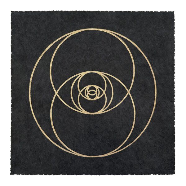 Veskor Cassiopeia VESICA PISCIS Heilige Geometrie Linoldruck | 22 × 22 cm | Gold auf Schwarz Veskor Cassiopeia VESICA PISCIS Heilige Geometrie Linoldruck | 22 × 22 cm | Gold auf Schwarz von Veskor Cassiopeia
