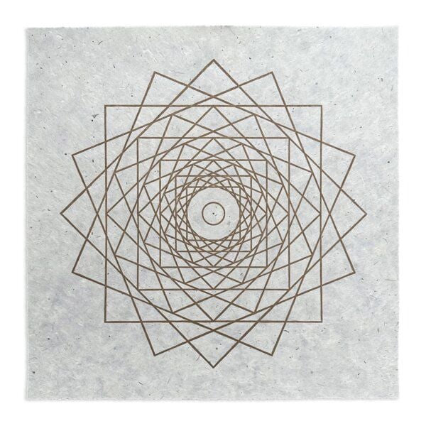 Veskor Cassiopeia WHIRLING SQUARES Heilige Geometrie Linoldruck | 40 x 40 cm | Gold auf Naturweiß von Veskor Cassiopeia