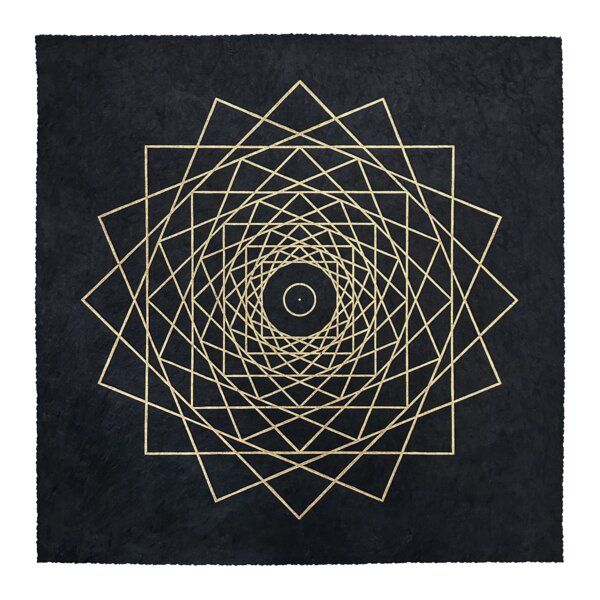 Veskor Cassiopeia WHIRLING SQUARES Heilige Geometrie Linoldruck | 40 x 40 cm | Gold auf Schwarz von Veskor Cassiopeia