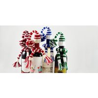 Gestrickte Weihnachtsmütze Und Schal Weinflasche Topper Weihnachten Gemütlich Gestrickte Weihnachtsmütze Und Schal Weinflasche Topper Weihnachten Gemütlich von VessyMidget