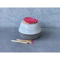 Streichholzhalter Mit Anzündefläche. Streichhölzer - Aufbewahrung. Keramik. Höhe Ca. 4, 5 cm Streichholzhalter Mit Anzündefläche. Streichhölzer - Aufbewahrung. Keramik. Höhe Ca. 4, 5 cm von VestarDesign