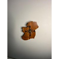 Irland Uhr. Handgefertigt. Laser Graviert. Kann Aus Verschiedenen Hölzern Hergestellt Werden. Abgebildet Ist Redwood Kiefer von VeteranWoodworkings
