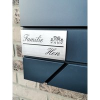 Briefkasten Namensschild Personalisiert 100x45mm Verschönern Sie Ihren Eingangsbereich. Selbstklebend Aus Gelasertem Kunststoff in 2 Farben von VhNamensschilder