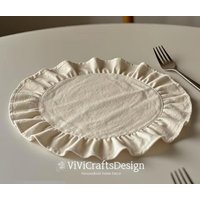 Stoff Tischset Set | Stoffserviette Aus Baumwolle Benutzerdefiniertes Rundes Rustikales Esszimmer Mit Rüschen Verschiedenen Farben Platzset Stoff Tischset Set | Stoffserviette Aus Baumwolle Benutzerdefiniertes Rundes Rustikales Esszimmer Mit Rüschen Verschiedenen Farben Platzset von ViViCraftsDesign