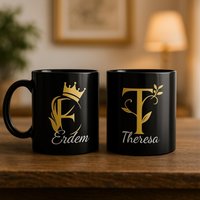 Einzigartige Personalisierte Kaffeetasse Mit Name & Initiale - Schwarze Tasse Goldbuchstabe Geschenk Für Freundin, Mama, Kollegen von Viblora