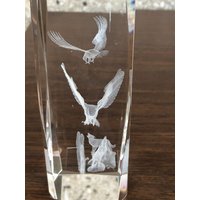 Vintage 3D Geätztes Glas Papierbeschwerer Adler Und Wölfe von VickysVintageVenue