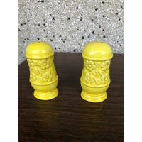 Vintage Gelbe Keramik Salz - Und Pfefferstreuer Made in Japan von VickysVintageVenue