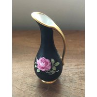 Vintage Schwarze Westdeutsche Vase Mit Blumen Und Goldrand von VickysVintageVenue