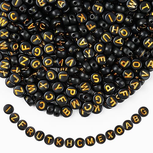 Vicloon Buchstabenperlen für Armbänder, 1200 Stück Perlen mit Buchstaben Set, A-Z Buchstaben Perlen 7 mm, Schwarz Rund Acryl mit Goldenem Alphabet für Selber Machen Armbänder Charm Kit von Vicloon