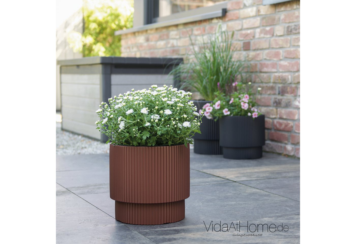 VidaAtHome.de Blumentopf Design-Pflanzgefäß IVY ø 30er, Modernes Rillendesign, mit praktischem Pflanzeinsatz VidaAtHome.de Blumentopf Design-Pflanzgefäß IVY ø 30er, Modernes Rillendesign, mit praktischem Pflanzeinsatz von VidaAtHome.de