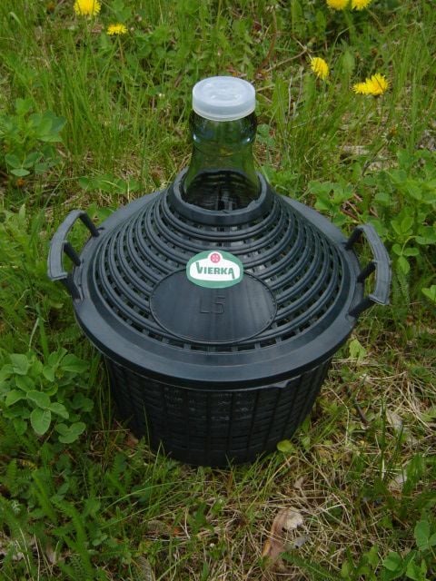 Glasballon im Kunststoffkorb von Vierka