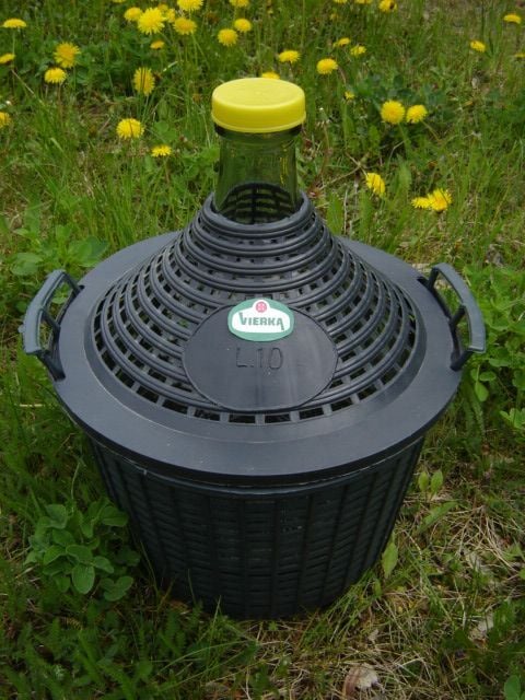 Glasballon im Kunststoffkorb von Vierka