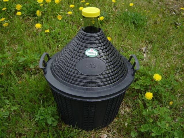 Glasballon im Kunststoffkorb von Vierka