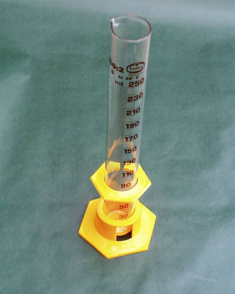 Glaszylinder 250ml mit Graduierung von Vierka