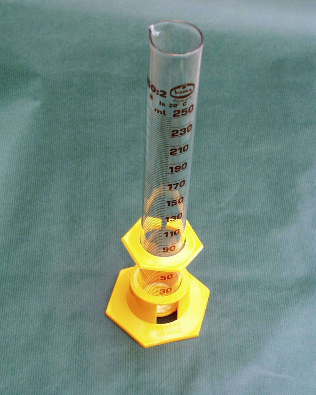 Glaszylinder 500ml mit Graduierung von Vierka