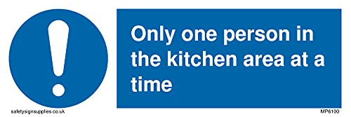 Schild mit Aufschrift "Only one person in the kitchen area at a time", 150 x 50 mm, L15 von Viking Signs