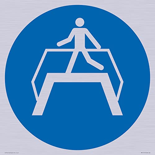 Warnschild "Verwenden Sie Fußbrücke", 400 x 400 mm, S40 Warnschild "Verwenden Sie Fußbrücke", 400 x 400 mm, S40 von Viking Signs