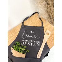 Kochschürze Oma | Individuelles Geschenk Backschürze Geburtstagsgeschenk Ostern Muttertag Weihnachten Küchendeko Grau Weiß von ViliveDE