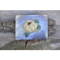 Handgefertigte Keramik Kürbis-Küchenfliese - Einzigartige Herbstdeko Für Deine Küche Handgefertigte Keramik Kürbis-Küchenfliese - Einzigartige Herbstdeko Für Deine Küche von VillaTuedelkram