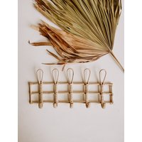 Nusa Moderne Rattan Wandhaken | Mantel Schal Hut Handtuch Taschen Kleidung Organizer Minimal Boho Eingang Kinderzimmer Schlafzimmer Küche Badezimmer von VillageThrive
