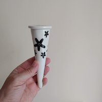 Handgemachte Daisy Keramik Olla Pflanzenbewässerung, Organic Style Oya Handgemachte Daisy Keramik Olla Pflanzenbewässerung, Organic Style Oya von VillageTreeCeramics