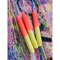 Paket Limited Edition Handgetunkte Bunte Neon Dip Dye Kerzen Stabkerzen Farbverläufe, Sonnengelb Orange Geschenkidee Candels von Villakunterbunt12