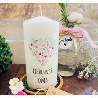 Geschenk Muttertag Muttertagskerze „ Blumen Herz Lieblingsoma" Kerze Oma Geschenk Muttertag Muttertagskerze „ Blumen Herz Lieblingsoma" Kerze Oma von Villarosalotta