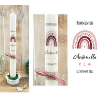 Kommunionkerze Regenbogen Taufkerze „Antonella" Kreuz Fisch Glaube Liebe Hoffnung Herz Anker Blumen Ranke Rosa Rot Konfirmationskerze Kommunionkerze Regenbogen Taufkerze „Antonella" Kreuz Fisch Glaube Liebe Hoffnung Herz Anker Blumen Ranke Rosa Rot Konfirmationskerze von Villarosalotta