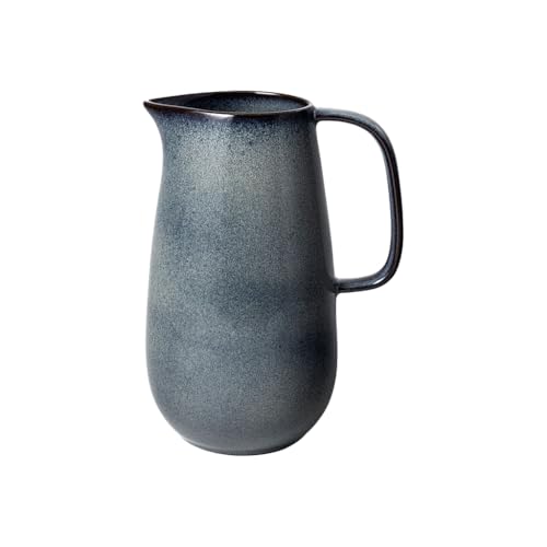 like. by Villeroy & Boch – Lave Gris Krug Steingut, Grauer Wasserkrug Im Angesagten Pottery Look, Karaffe Für Mehrere Personen, 1,74 Liter, Spülmaschinensicher, Mikrowellengeeignet von Villeroy & Boch