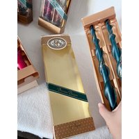 Vintage Handgemachte Bienenwachs-Swirl-Kerzenhalter in Rot Und Grün, Weihnachtskerzenhalter Aus Reinem Bienenwachs Taper Bee Light Candles Vintage Handgemachte Bienenwachs-Swirl-Kerzenhalter in Rot Und Grün, Weihnachtskerzenhalter Aus Reinem Bienenwachs Taper Bee Light Candles von VinsarStudios