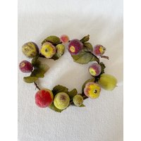 Vintage Obst Weihnachtsbaumkranz Dekoration, Perlen Gezuckerter Birnen-Apfel-Kranz, Gezuckerte Perlenbesetzte Kunstfrucht, Gefrostete Früchte von VinsarStudios