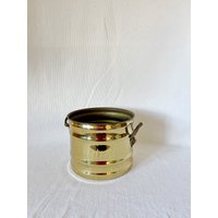 Vintage Schwere Messing Shinny Pflanztopf, Messingeimer, Kleine Mülltonne, Blumenkompott Großer Eimer, Messingpflanzer Mit Löwenköpfen Vintage Schwere Messing Shinny Pflanztopf, Messingeimer, Kleine Mülltonne, Blumenkompott Großer Eimer, Messingpflanzer Mit Löwenköpfen von VinsarStudios