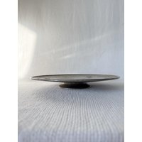 Vintage Silberfuß Teller, Kuchen/Cupcake-Teller, Einzigartige Küche Frühstückstisch Schüssel, Mittlere Schüssel Für Brot, Silber Verziertes Tablett von VinsarStudios
