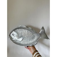 Wilton Sea Life Großes Fischtablett, Zinn Fischplatte, Vintage Tischdekoration, Küstenküchendekor, Unterhaltsamer Tisch Wilton Sea Life Großes Fischtablett, Zinn Fischplatte, Vintage Tischdekoration, Küstenküchendekor, Unterhaltsamer Tisch von VinsarStudios