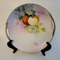 Antike Kuchenplatte, 1891-1921 Kronenzeichen Handbemalte Nippon Doppelgriff Kuchenplatte Kirschen Obst von VintAgeandMore7