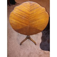 Muttertags-Teetisch Antiker Regency-Tilt-Top-Tisch Aus Dem Späten 19 Muttertags-Teetisch Antiker Regency-Tilt-Top-Tisch Aus Dem Späten 19 von Vintage1EclecticMix