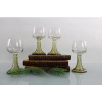 4 Stück Set Weingläser Aus Den 60Er Jahren Glas 0, 2 Liter Grünlich Gelb Vintage Glass von Vintage4Moms