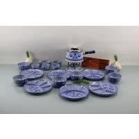 70Er Jahre Fondue Set Mid Century Kupfer Emaille Zauberhaftes Porzellan Für 6 Personen Mit Fonduespießen von Vintage4Moms