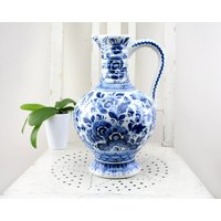 Mid Century Karaffe Krug Milchkanne Saft Kanne Blau Weiß Delft Muster Porzellan Handarbeit Made in Holland 2 Liter von Vintage4Moms