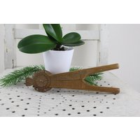 Mid Century Nussknacker Folk Rustikal Made in Jugoslawien 60S Edelholz von Vintage4Moms