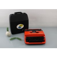 Privileg 270 T Vintage Schreibmaschine Rot Neuwertiger Zustand. Alle Wartungen Neu Selten Schreibmaschine von Vintage4Moms