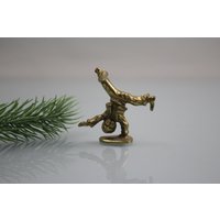 Vintage Messing Figur Junge Handstand Mid Century Bronze Vitrinen Dekoration 60Er Jahre von Vintage4Moms