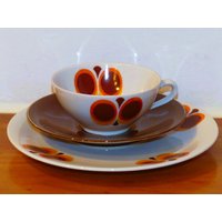 70Er Jahre Vintage Porzellan Geschirr Tee Gedeck Mit Teller Dekor Pfauenauge Braun Seltmann Weiden Teetasse Unterteller Kuchenteller Set von VintageAhoi