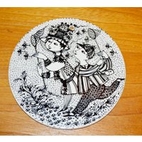 Björn Wiinblad Wandteller 70Er Jahre Bye August Nymölle Denmark Retro Mid Century Landhausstil Björn Wiinblad Wandteller 70Er Jahre Bye August Nymölle Denmark Retro Mid Century Landhausstil von VintageAhoi